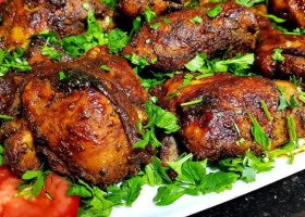 طريقة عمل دجاج بصوص الرمان والعسل مع بطاطا مشوية