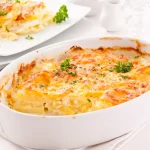 طريقة عمل صينية بطاطس بصوص الثوم واللبن