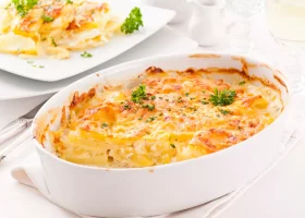 طريقة عمل صينية بطاطس بصوص الثوم واللبن