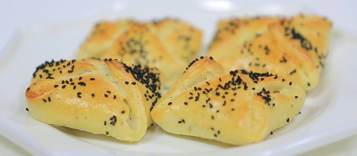 طريقة عمل خبز محشي بخلطة الجبن والزعتر والبابريكا المدخنة