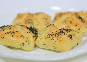 طريقة عمل خبز محشي بخلطة الجبن والزعتر والبابريكا المدخنة