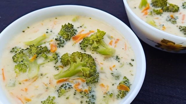 طريقة عمل شوربة البروكلى بالكريمة والنعناع الساخنة