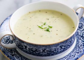 طريقة عمل شوربة الكستناء بالكريمة البيضاء