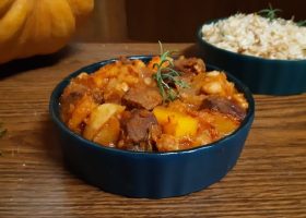 طريقة عمل طاجن الحمص باللحمة والبهارات الشرقية