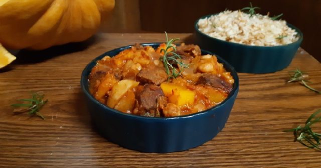 طريقة عمل طاجن الحمص باللحمة والبهارات الشرقية