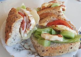 طريقة عمل سندوتش جبنه رومي بالخضار