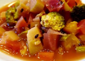 طريقة عمل شوربة البنجر والكاجو بنكهة البرتقال الدافئ