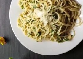 طريقة عمل مكرونة بالزبدة والمرمية