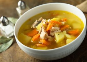 طريقة عمل شوربة البطاطس بالحبهان