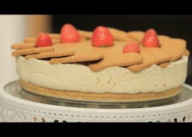 طريقة عمل تشيز كيك دافىء بالتمر والقرفة