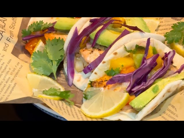 طريقة عمل تاكو السمك بالأناناس