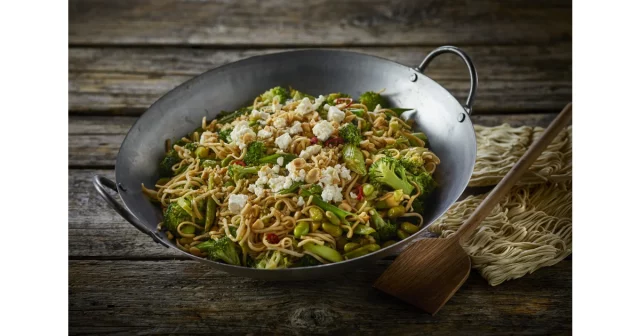 طريقة عمل نودلز الفانيليا الحارة بلمسة الشوكولاته