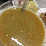 طريقة عمل شوربة العدس الأسود بالزنجبيل والفلفل الأحمر