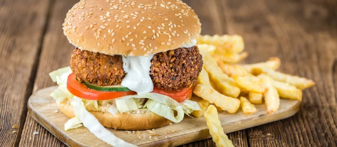 طريقة عمل برجر فلافل بصوص مانجو حار