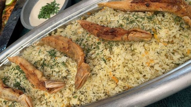 طريقة عمل أرز بالشبت والسمك المشوي وصوص الليمون