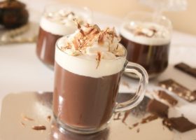 طريقة عمل هوت شوكليت بالكاكاو