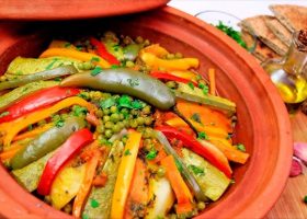 طريقة عمل طاجن جذور الخضار بالعسل الاسود والزعتر