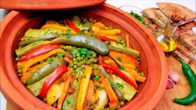 طريقة عمل طاجن جذور الخضار بالعسل الاسود والزعتر