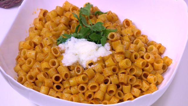 طريقة عمل مكرونة قشطة بالثوم المعمر و قشر اليوسفى