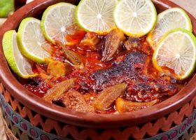 طريقة عمل طاجن بامية باللحم وصوص الطماطم المجففة