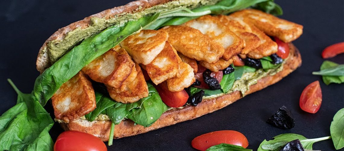 طريقة عمل ساندوتش بطاطس مهروسة بالزعتر وجبنة حلومى