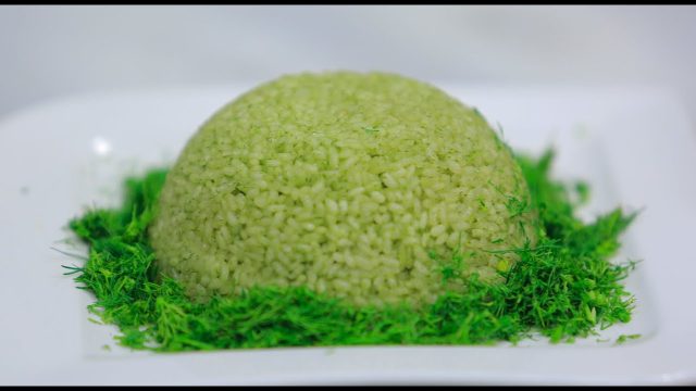 طريقة عمل ارز اخضر بالكزبره والليمون مع كرات الدجاج المحمرة