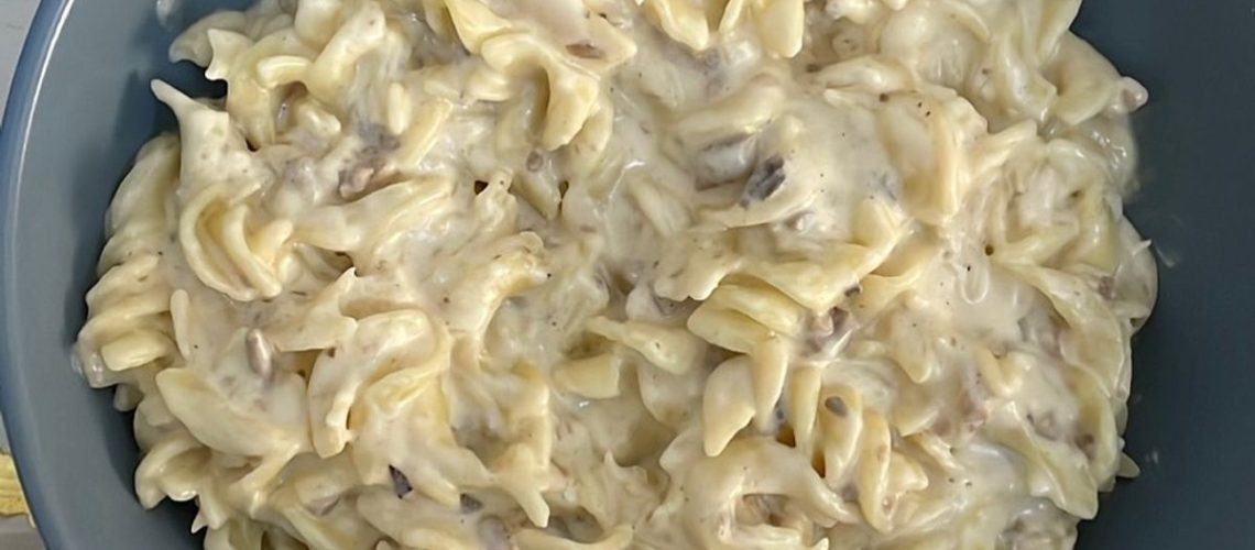 طريقة عمل مكرونة بالصلصة البيضاء والبهارات الشرقية