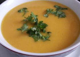 طريقة عمل شوربة البطاطا الحلوة بالزنجبيل والبرتقال