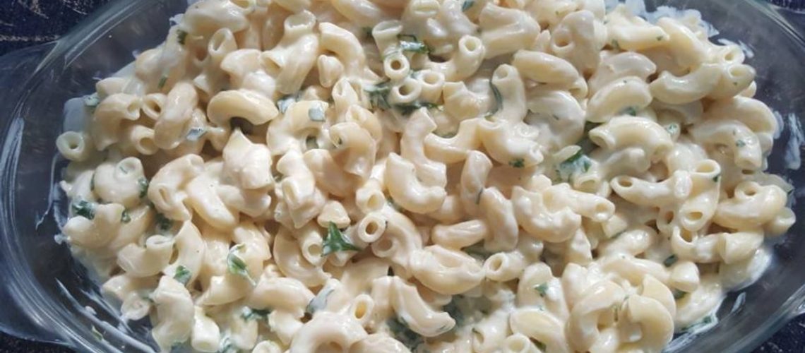 طريقة عمل مكرونة باللبنة والثوم المحمر