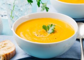 طريقة عمل شوربة الكركم و جوز الهند بالعدس الأحمر