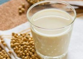 طريقة عمل مشروب حليب الصويا بالفانيليا