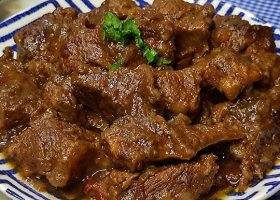 طريقة عمل كباب الحلة بصوص الرمان والشوكولاته الداكنة