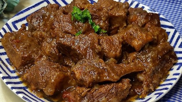 طريقة عمل كباب الحلة بصوص الرمان والشوكولاته الداكنة