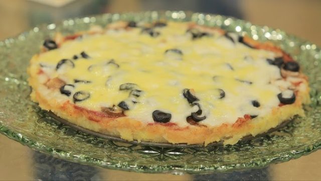 طريقة عمل بيتزا البطاطا الحلوة بالعسل والجبنة المدخنة