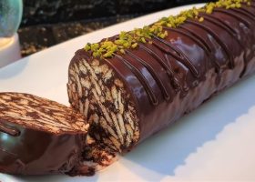 طريقة عمل رول الشوكولاتة بالقشطة