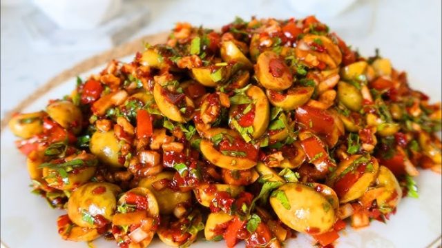 طريقة عمل سلطة الزيتون الأخضر
