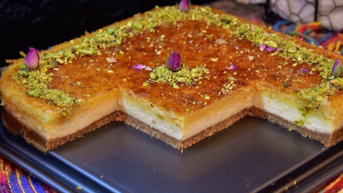 طريقة عمل بسبوسة فستق بقلب تشيز كيك ابيض