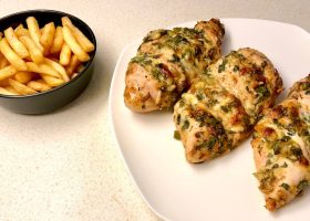 طريقة عمل صدور فراخ محشية سبانخ وجبن ازرق