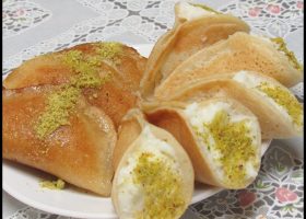 طريقة عمل قطايف رول بحشوة براونى وصوص التوفى