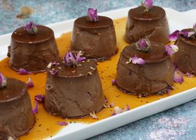 طريقة عمل كريم كراميل بالقشطة و جناش شوكولاتة داكنة