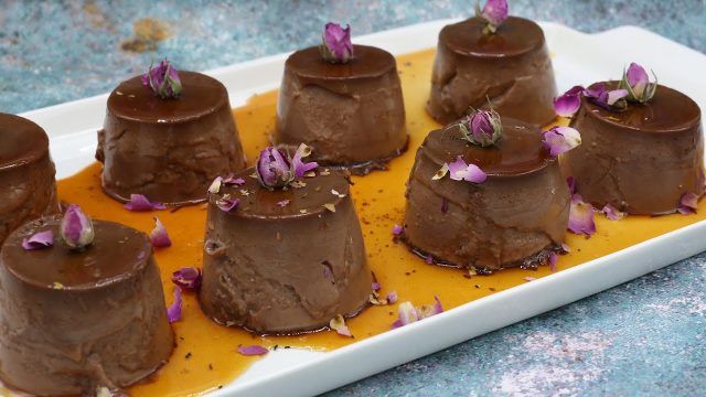 طريقة عمل كريم كراميل بالقشطة و جناش شوكولاتة داكنة