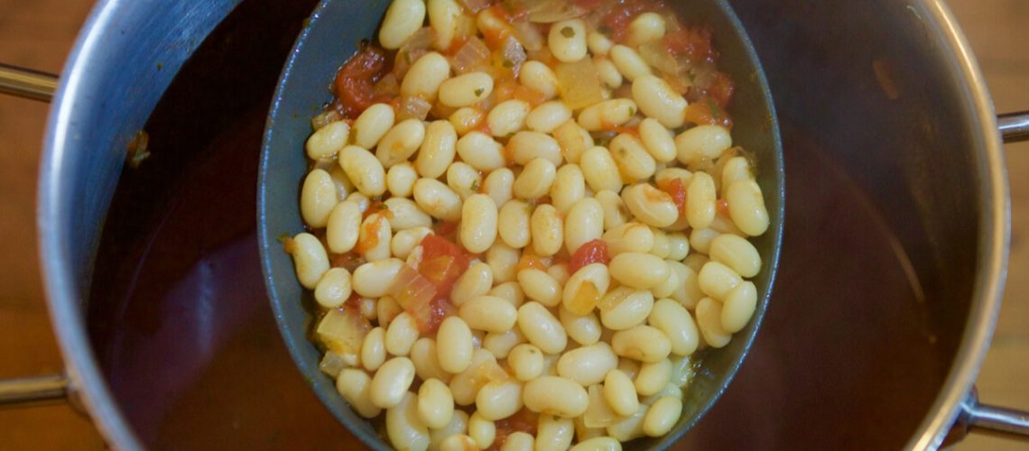 طريقة عمل طاجن فاصوليا بيضاء بالليمون والسكر