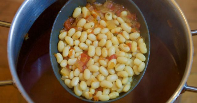 طريقة عمل طاجن فاصوليا بيضاء بالليمون والسكر