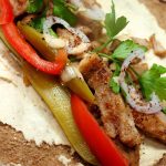طريقة عمل شاورما سمك بصوص الليمون بالثوم والطحينة