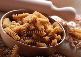 طريقة عمل مكرونة بالمشروم المحمص وصلصة الزبدة البنية