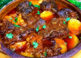 طريقة عمل طاجن بطاطس بالكريمة واللحمة المعصجة