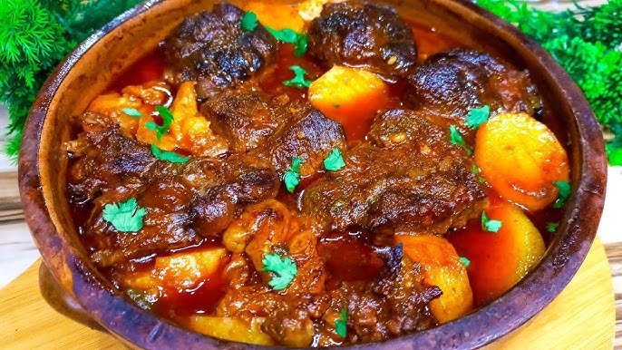 طريقة عمل طاجن بطاطس بالكريمة واللحمة المعصجة