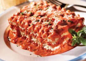 طريقة عمل لازانيا الغروب الوردي بالكريمة الوردية