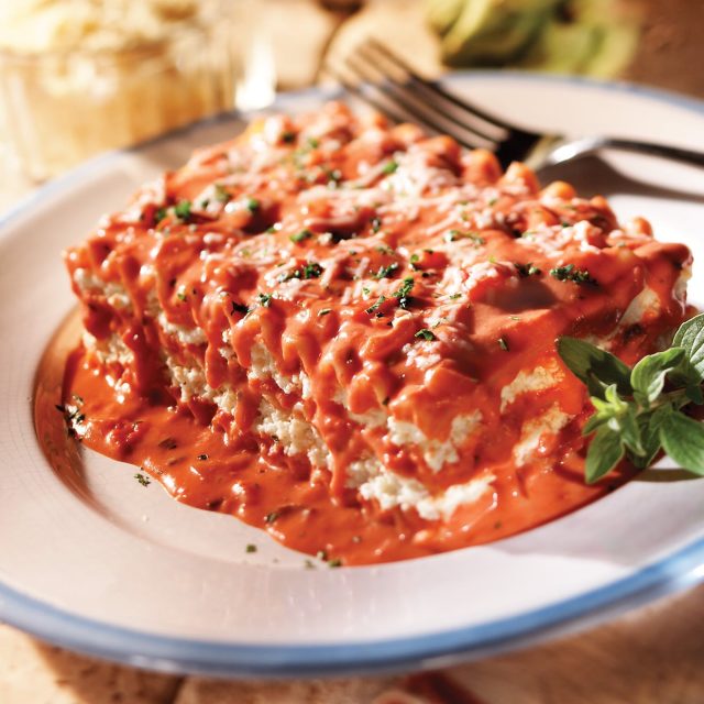 طريقة عمل لازانيا الغروب الوردي بالكريمة الوردية