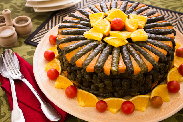 طريقة عمل محشى ورق عنب بالرز والبرتقال